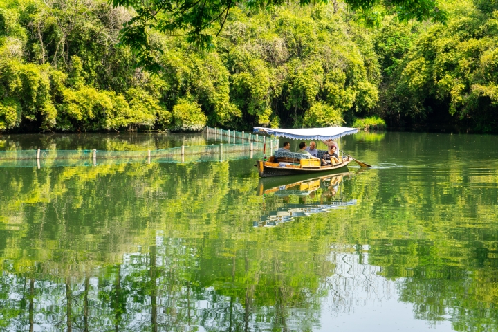 邹燕玲 绿水泛舟83.jpg